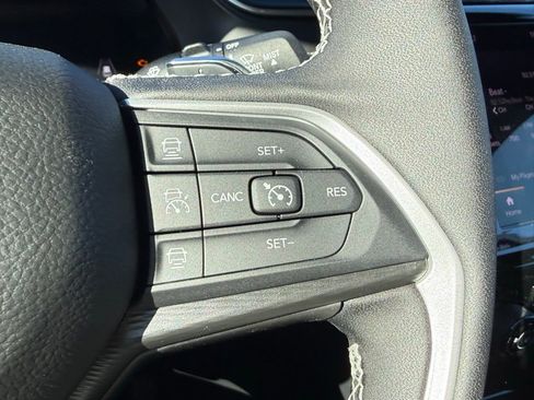 New 2025 Jeep Grand Cherokee L Laredo image 16