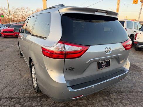Used 2015 Toyota Sienna XLE Premium image 6
