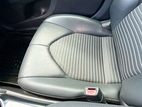 Used 2020 Toyota Camry SE FWD image 18