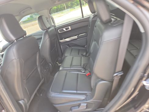 Used 2024 Ford Explorer XLT w/ Equipment Group 202A image 8