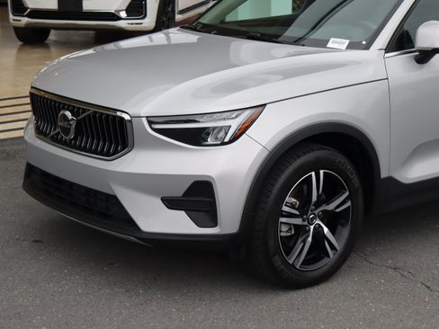 Used 2025 Volvo XC40 B5 Core AWD/4WD image 6