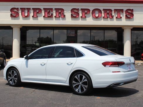 Used 2021 Volkswagen Passat 2.0T SE FWD image 5