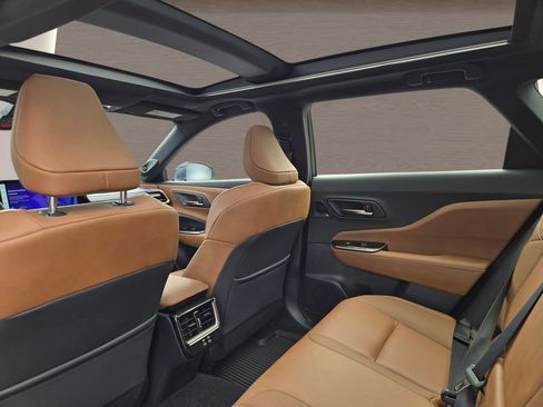 Used 2025 Toyota Crown Signia w/ Advanced Technology Package AWD/4WD image 14