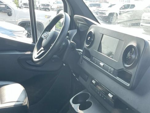 Used 2024 Mercedes-Benz Sprinter 2500 image 12