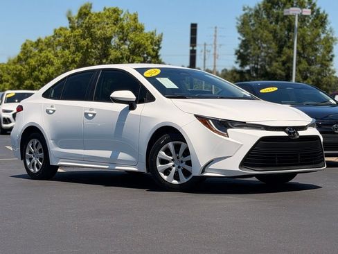 Used 2024 Toyota Corolla LE FWD image 2