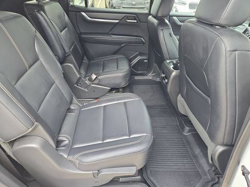 Used 2025 GMC Acadia Elevation w/ Elevation Premium Package FWD image 28