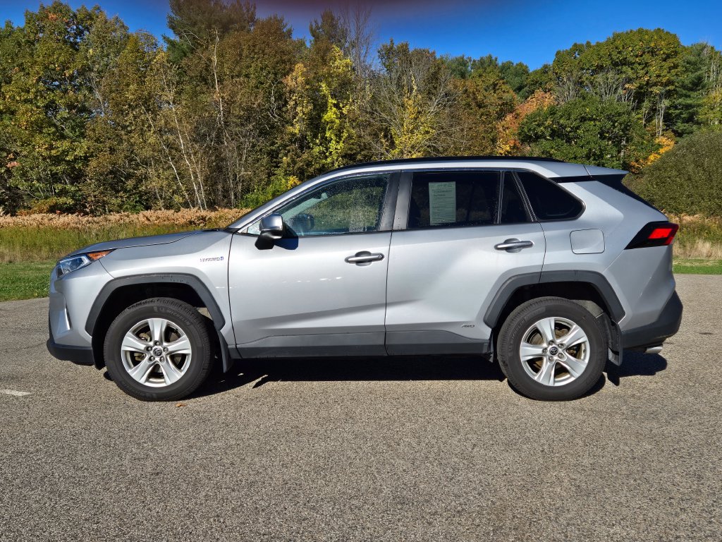 Used 2021 Toyota RAV4 XLE AWD/4WD image 2