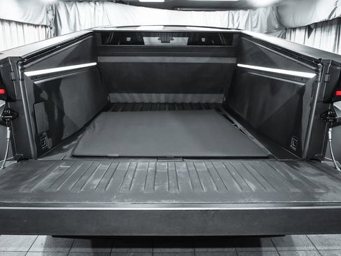 Used 2025 Tesla Cybertruck AWD Crew Cab image 84