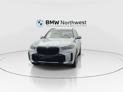 New 2026 BMW X5 xDrive40i w/ M Sport Package AWD/4WD image 8