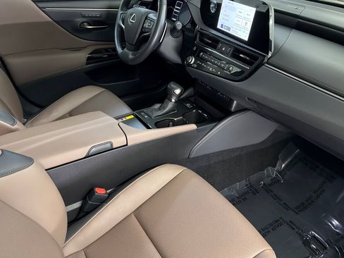 Used 2025 Lexus ES 300h w/ Premium Package FWD image 31