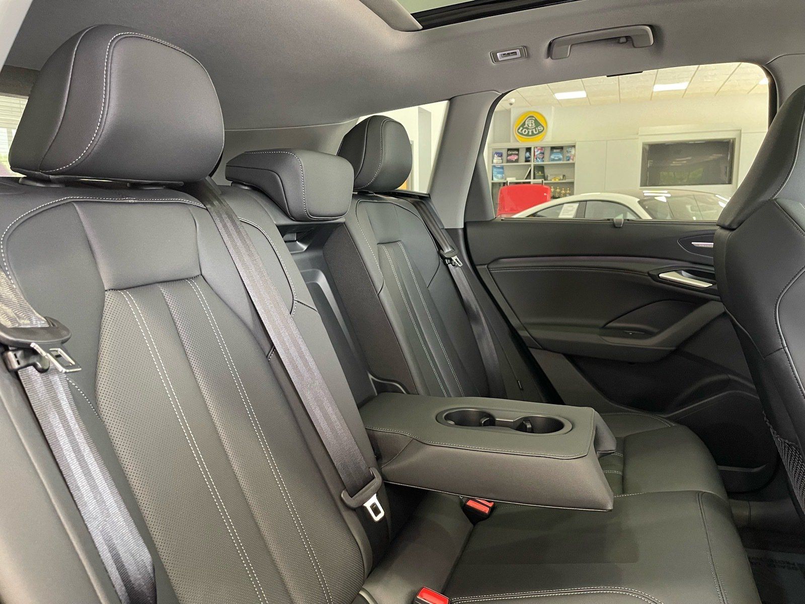 Used 2025 Audi Q6 e-tron Premium Plus w/ Premium Plus AWD/4WD image 44