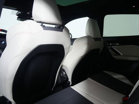 Used 2025 BMW X2 M35i image 19