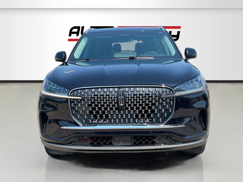Used 2025 Lincoln Aviator AWD image 2