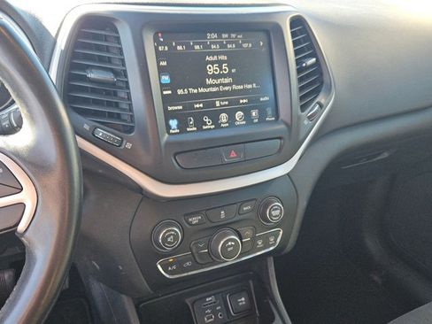 Used 2018 Jeep Cherokee Latitude Plus image 11