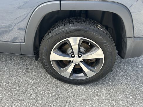 Used 2019 Jeep Cherokee Limited AWD/4WD image 8