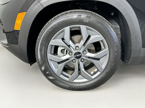 Used 2024 Kia Seltos S FWD image 11