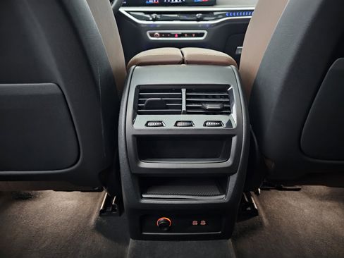 Used 2024 BMW X5 xDrive40i w/ Premium Package image 32