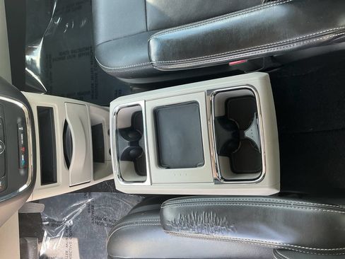 Used 2015 Chrysler Town & Country Touring FWD image 26