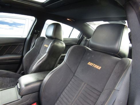 Used 2017 Dodge Charger R/T image 18