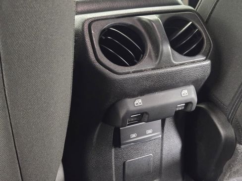 Used 2022 Jeep Gladiator Sport AWD/4WD image 32