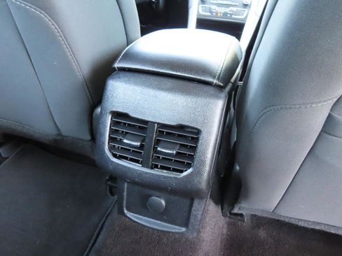 Used 2020 Ford Fusion SE FWD image 19