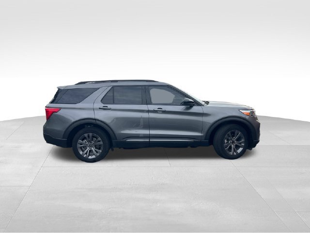Used 2024 Ford Explorer XLT w/ Equipment Group 202A AWD/4WD image 11