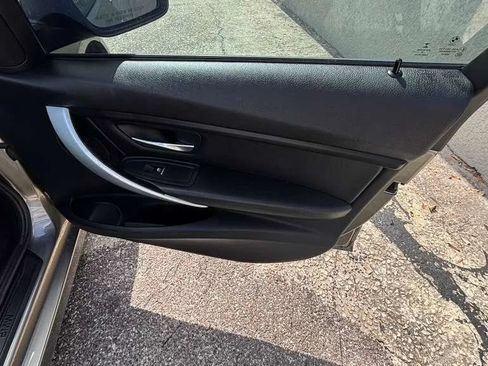 Used 2017 BMW 320i Sedan RWD image 18