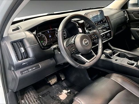 Used 2022 Nissan Pathfinder SL image 12