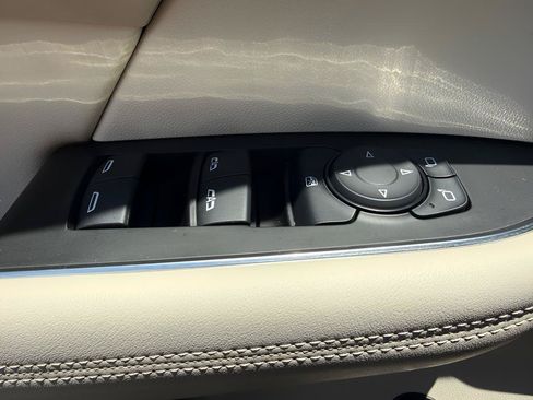Used 2021 Buick Envision Essence w/ Technology Package I FWD image 24