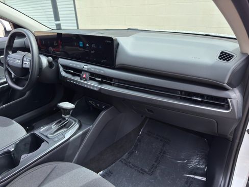 Used 2025 Kia K4 FWD image 13
