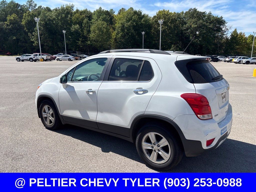 Used 2017 Chevrolet Trax LT w/ LT Convenience Package FWD image 5