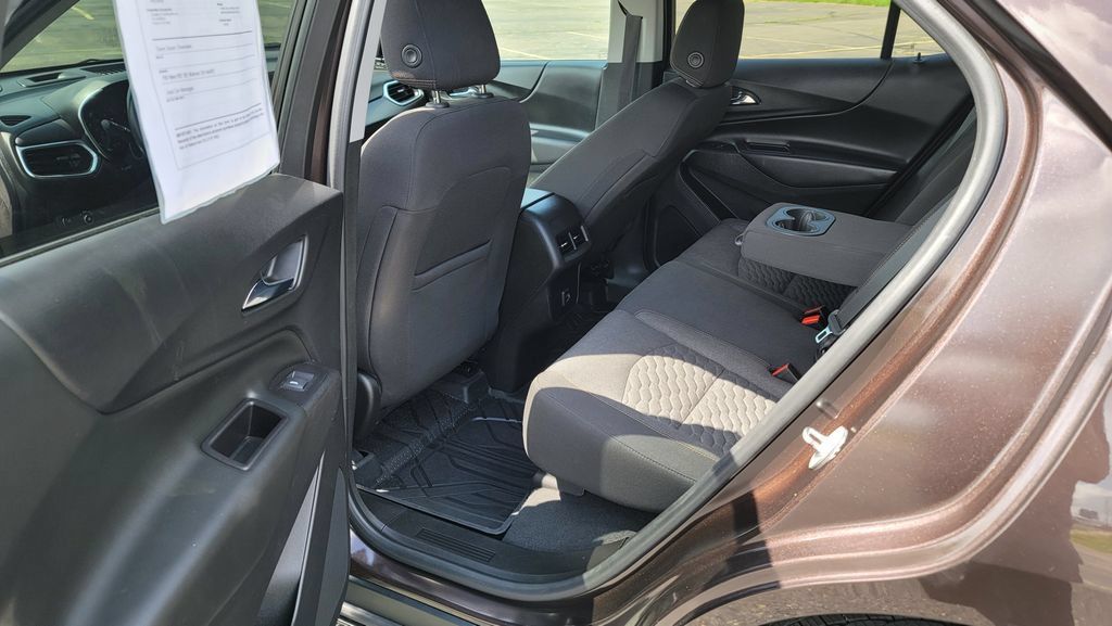 Used 2020 Chevrolet Equinox LT w/ Driver Convenience Package FWD image 25