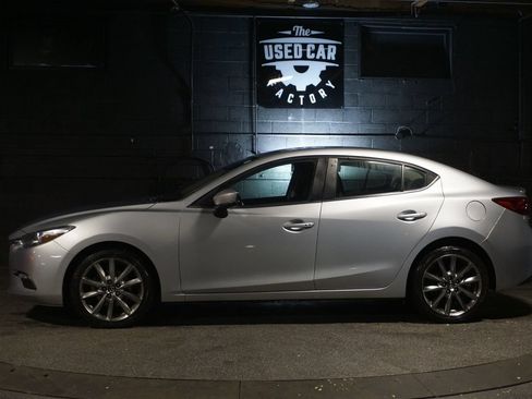 Used 2018 MAZDA MAZDA3 Touring FWD image 3