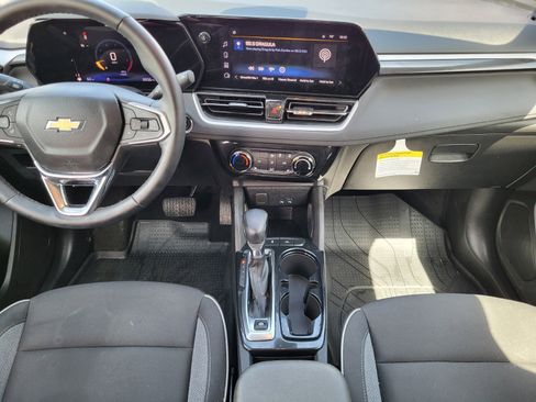 Used 2025 Chevrolet TrailBlazer LT w/ LT Cold Weather Package FWD image 15