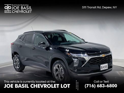 Used 2025 Chevrolet Trax LT w/ LT Convenience Package FWD image 1