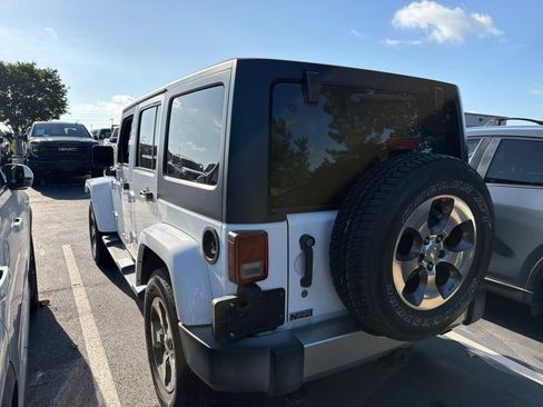 Used 2016 Jeep Wrangler Unlimited Sahara AWD/4WD image 4