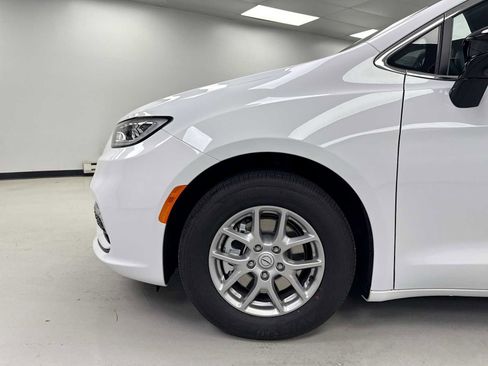New 2026 Chrysler Pacifica Select FWD image 24