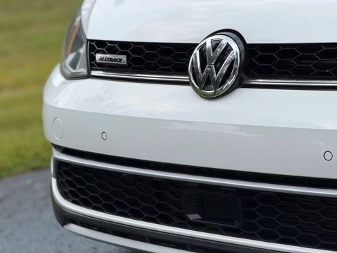 Used 2017 Volkswagen Golf Alltrack S AWD/4WD image 9