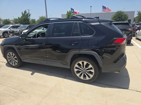 Used 2019 Toyota RAV4 XLE Premium FWD image 5