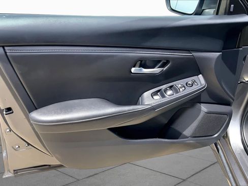 Used 2025 Nissan Sentra SV FWD image 21