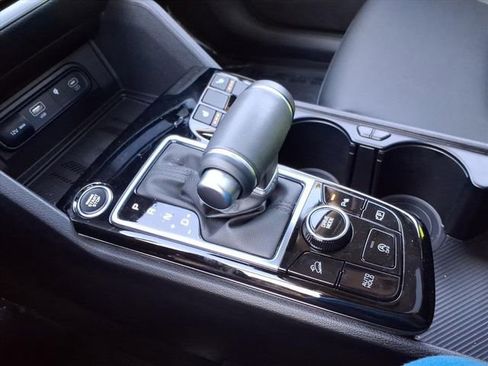 Used 2025 Kia Sportage SX image 29