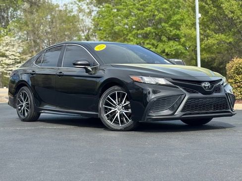 Used 2022 Toyota Camry SE image 2