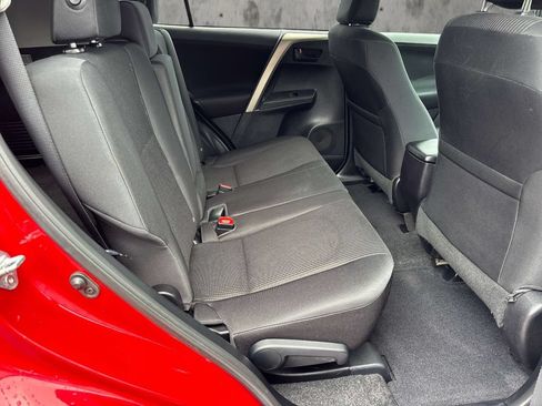 Used 2015 Toyota RAV4 LE AWD/4WD image 16