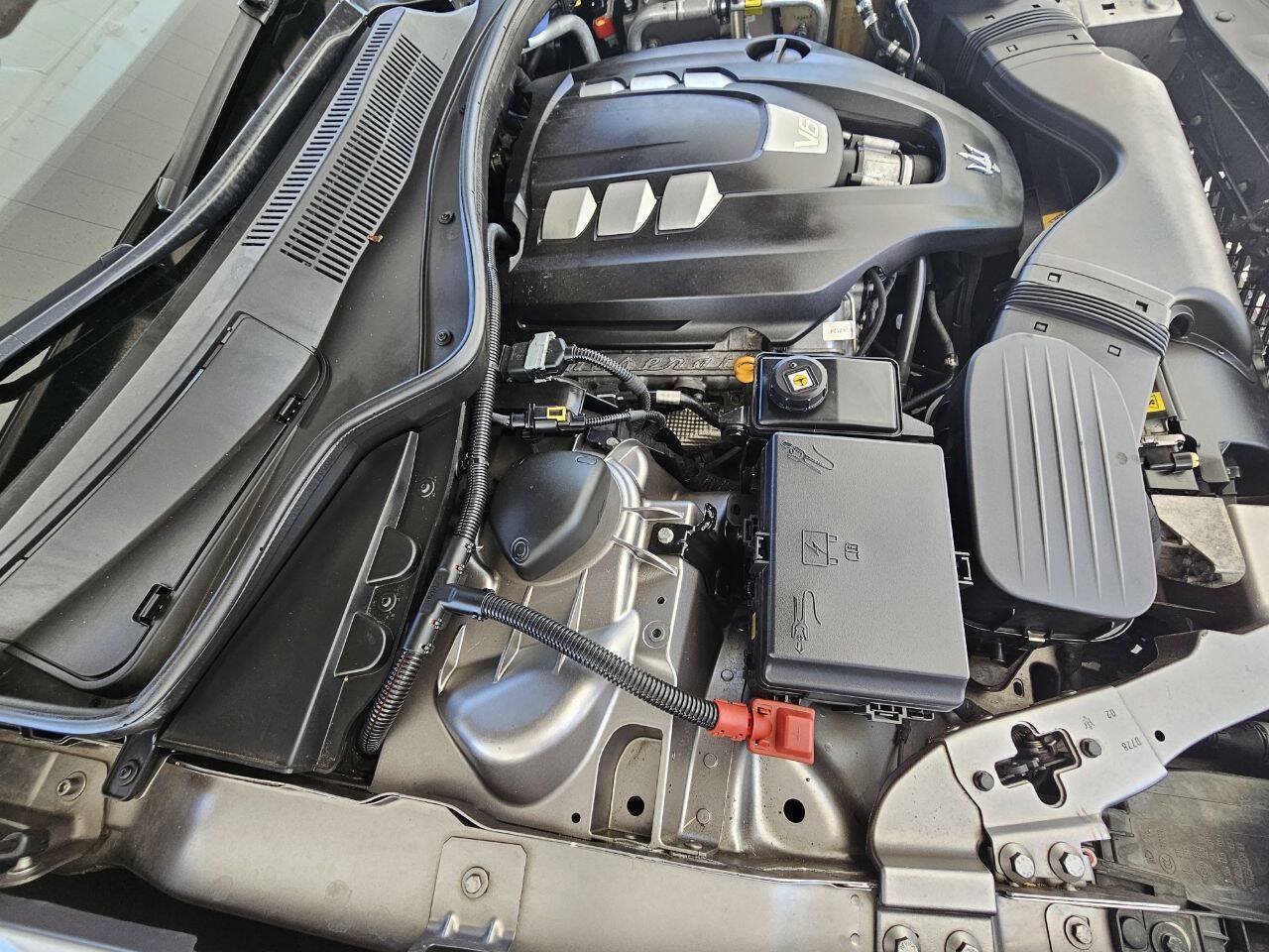 Used 2014 Maserati Ghibli RWD image 32