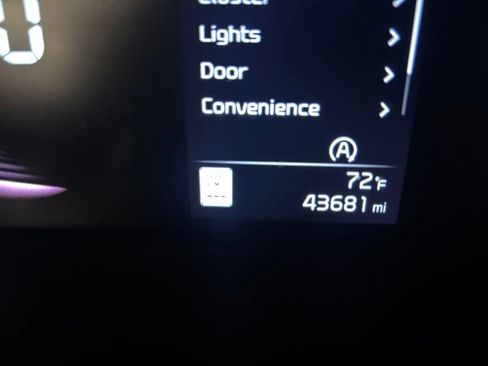 Used 2023 Kia Soul LX w/ LX Technology Package FWD image 10