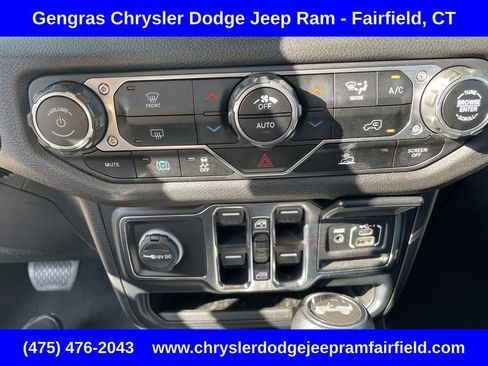 Used 2024 Jeep Wrangler Unlimited AWD/4WD image 40