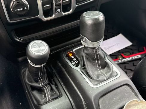Used 2019 Jeep Wrangler Unlimited Sahara w/ Quick Order Package 24M Moab AWD/4WD image 32