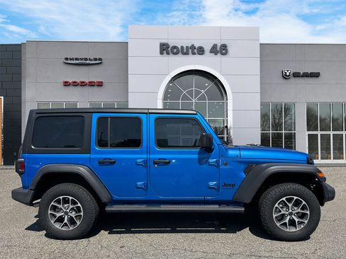Used 2025 Jeep Wrangler Unlimited Sport AWD/4WD image 6