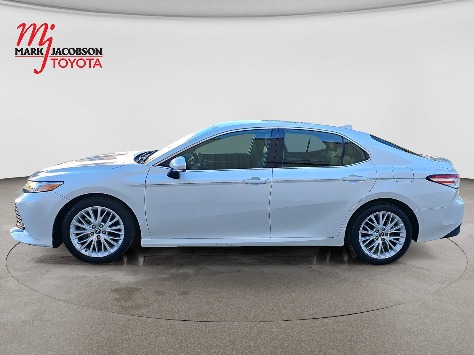 Used 2019 Toyota Camry XLE FWD image 13