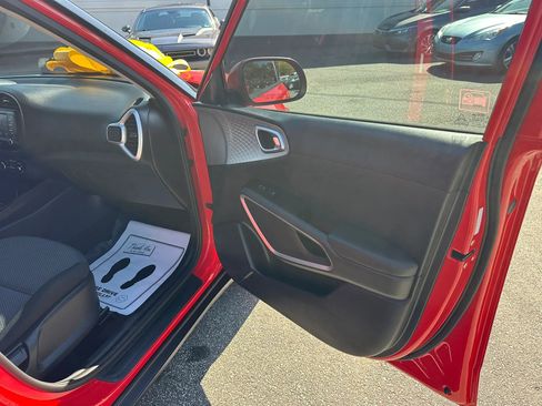 Used 2020 Kia Soul LX FWD image 11